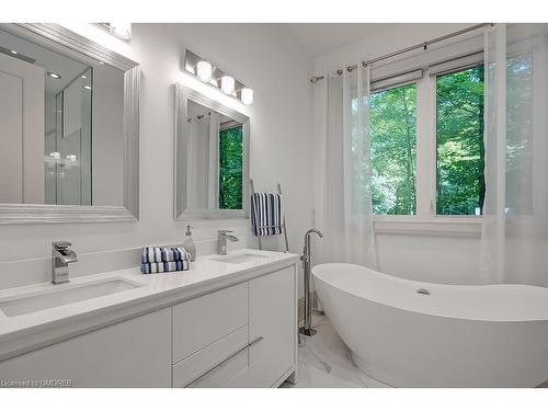 3136 Limestone Road, Campbellville, ON - Indoor Photo Showing Bathroom