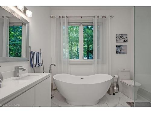 3136 Limestone Road, Campbellville, ON - Indoor Photo Showing Bathroom