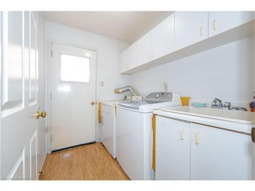 2104 Laurelwood Drive, Oakville, ON - Indoor Photo Showing Laundry Room