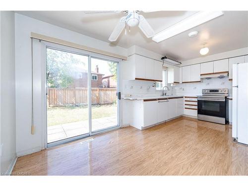 2104 Laurelwood Drive, Oakville, ON - Indoor Photo Showing Kitchen