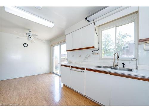 2104 Laurelwood Drive, Oakville, ON - Indoor Photo Showing Kitchen With Double Sink