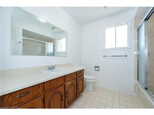 2104 Laurelwood Drive, Oakville, ON - Indoor Photo Showing Bathroom