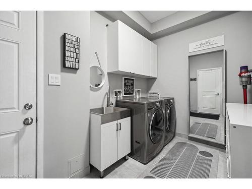 3081 Ernest Appelbe Boulevard, Oakville, ON - Indoor Photo Showing Laundry Room