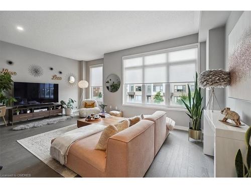 3081 Ernest Appelbe Boulevard, Oakville, ON - Indoor Photo Showing Living Room