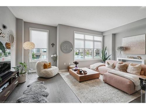 3081 Ernest Appelbe Boulevard, Oakville, ON - Indoor Photo Showing Living Room