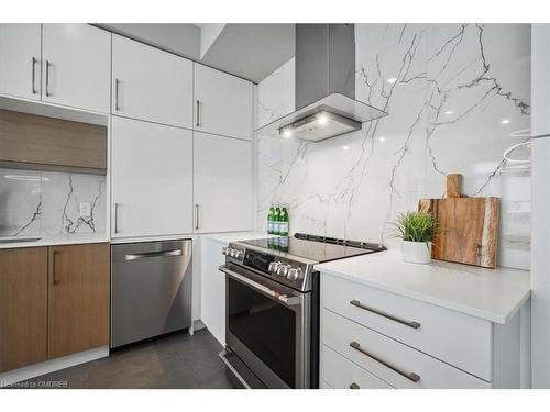 3081 Ernest Appelbe Boulevard, Oakville, ON - Indoor Photo Showing Kitchen