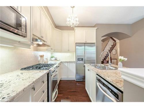 3382 Whilabout Terrace, Oakville, ON - Indoor Photo Showing Kitchen With Double Sink With Upgraded Kitchen