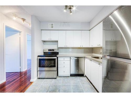 124-1496 Pilgrims Way, Oakville, ON - Indoor Photo Showing Kitchen