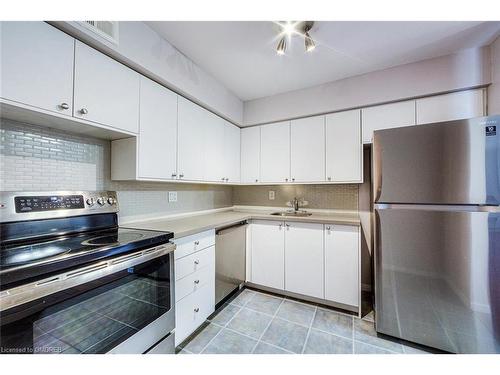 124-1496 Pilgrims Way, Oakville, ON - Indoor Photo Showing Kitchen