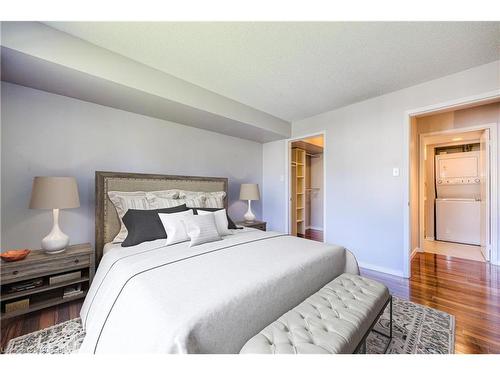 124-1496 Pilgrims Way, Oakville, ON - Indoor Photo Showing Bedroom