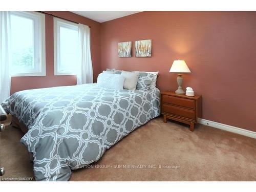 5863 Chalfont Crescent, Mississauga, ON - Indoor Photo Showing Bedroom