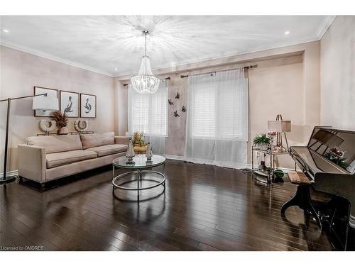 3198 Saltaire Crescent, Oakville, ON - Indoor Photo Showing Living Room