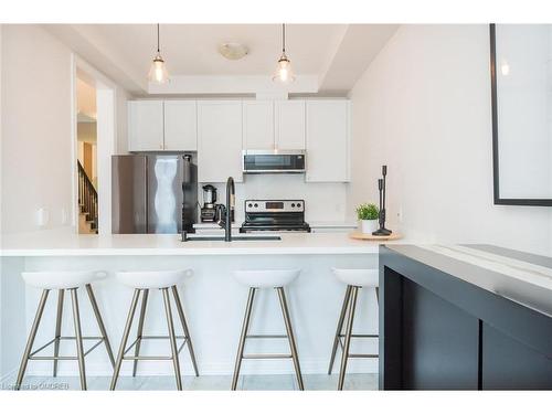 21-5056 New Street, Burlington, ON - Indoor Photo Showing Kitchen With Stainless Steel Kitchen With Upgraded Kitchen