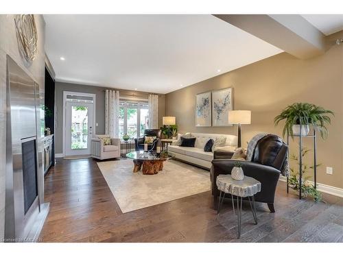 17 Hickory Drive, Rockwood, ON - Indoor Photo Showing Living Room