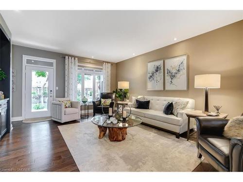 17 Hickory Drive, Rockwood, ON - Indoor Photo Showing Living Room