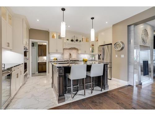 17 Hickory Drive, Rockwood, ON - Indoor Photo Showing Kitchen With Upgraded Kitchen