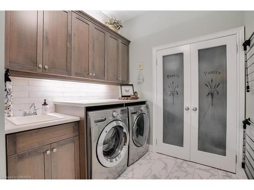 17 Hickory Drive, Rockwood, ON - Indoor Photo Showing Laundry Room