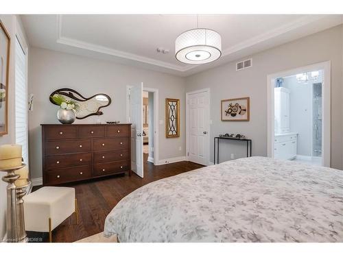 17 Hickory Drive, Rockwood, ON - Indoor Photo Showing Bedroom