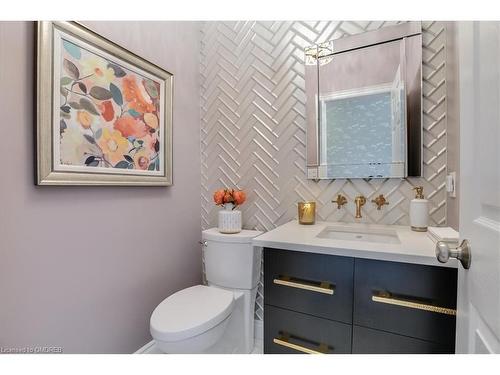 17 Hickory Drive, Rockwood, ON - Indoor Photo Showing Bathroom