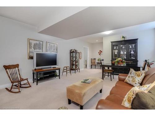 17 Hickory Drive, Rockwood, ON - Indoor Photo Showing Living Room