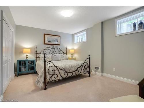 17 Hickory Drive, Rockwood, ON - Indoor Photo Showing Bedroom