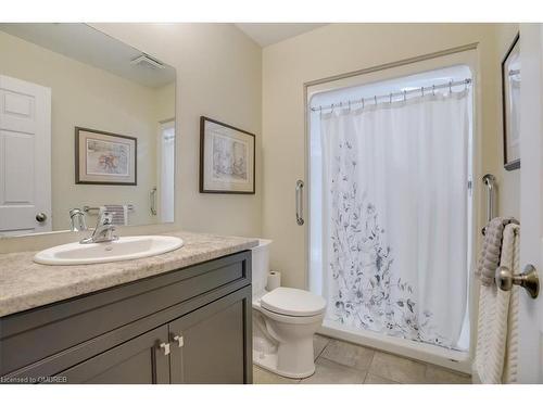 17 Hickory Drive, Rockwood, ON - Indoor Photo Showing Bathroom