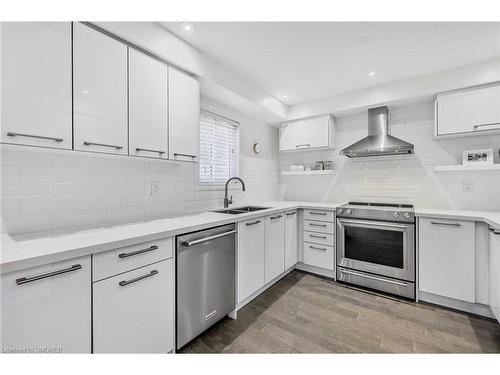 1355 Delco Court, Mississauga, ON - Indoor Photo Showing Kitchen With Stainless Steel Kitchen With Double Sink With Upgraded Kitchen