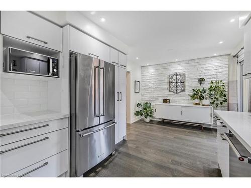 1355 Delco Court, Mississauga, ON - Indoor Photo Showing Kitchen