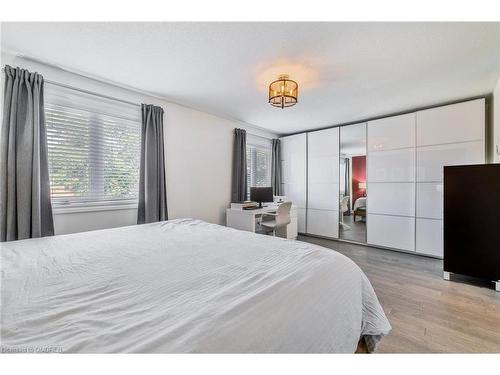 1355 Delco Court, Mississauga, ON - Indoor Photo Showing Bedroom