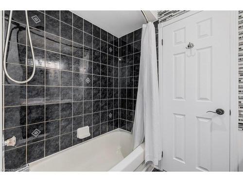 1355 Delco Court, Mississauga, ON - Indoor Photo Showing Bathroom