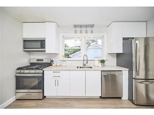 32 Collier Road S, Thorold, ON - Indoor Photo Showing Kitchen With Stainless Steel Kitchen