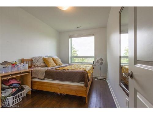 422-33 Whitmer Street, Milton, ON - Indoor Photo Showing Bedroom