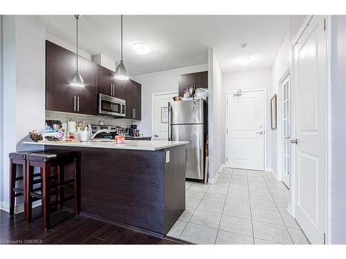 422-33 Whitmer Street, Milton, ON - Indoor Photo Showing Kitchen With Upgraded Kitchen