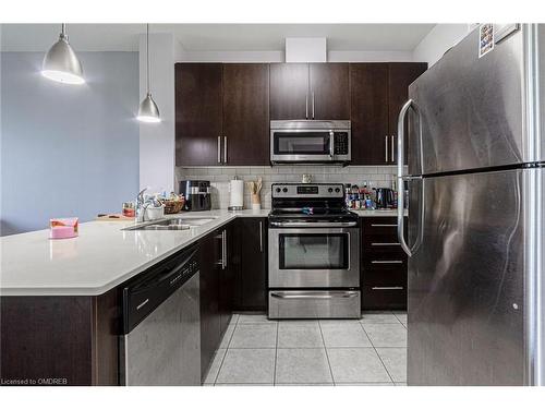 422-33 Whitmer Street, Milton, ON - Indoor Photo Showing Kitchen With Stainless Steel Kitchen With Double Sink With Upgraded Kitchen