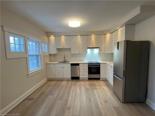 2-225 Trafalgar Road, Oakville, ON - Indoor Photo Showing Kitchen