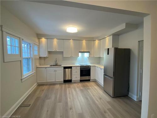 2-225 Trafalgar Road, Oakville, ON - Indoor Photo Showing Kitchen