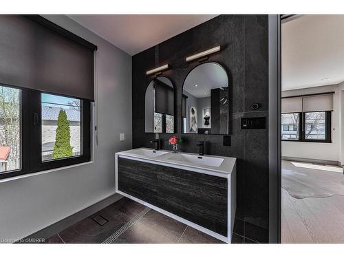 1617 Trotwood Avenue, Mississauga, ON - Indoor Photo Showing Bathroom