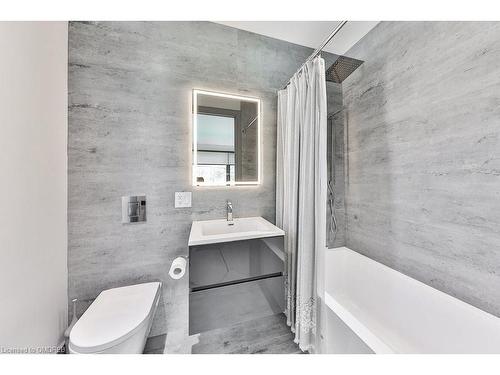 1617 Trotwood Avenue, Mississauga, ON - Indoor Photo Showing Bathroom