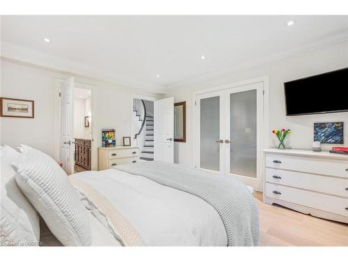 2329 Marine Drive, Oakville, ON - Indoor Photo Showing Bedroom