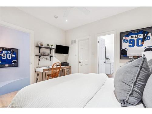 2329 Marine Drive, Oakville, ON - Indoor Photo Showing Bedroom