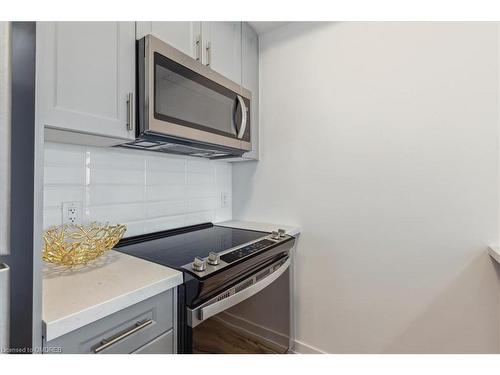 1001-450 Dundas Street E, Waterdown, ON - Indoor Photo Showing Kitchen