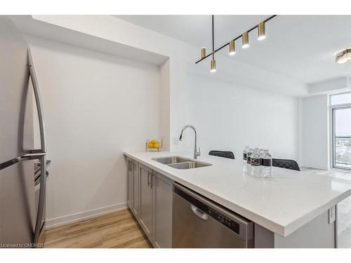 1001-450 Dundas Street E, Waterdown, ON - Indoor Photo Showing Kitchen With Double Sink