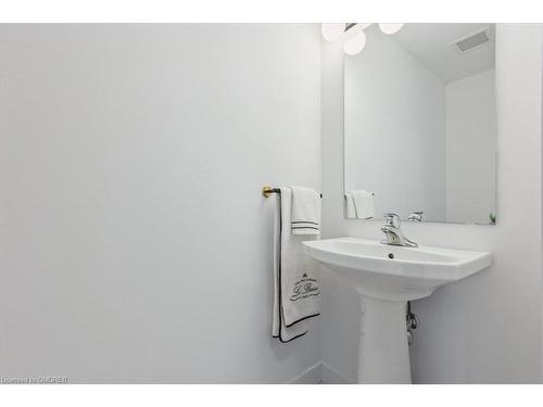 1001-450 Dundas Street E, Waterdown, ON - Indoor Photo Showing Bathroom