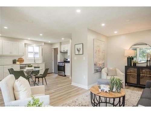 25 Duchess Drive, Cambridge, ON - Indoor Photo Showing Living Room