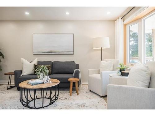 25 Duchess Drive, Cambridge, ON - Indoor Photo Showing Living Room