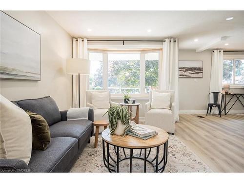 25 Duchess Drive, Cambridge, ON - Indoor Photo Showing Living Room