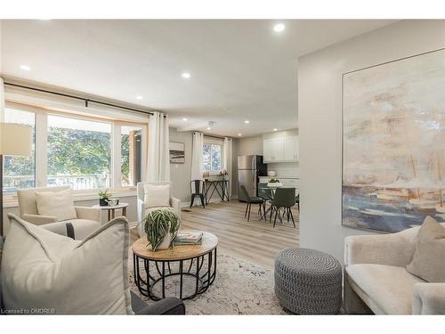 25 Duchess Drive, Cambridge, ON - Indoor Photo Showing Living Room