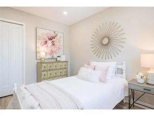 25 Duchess Drive, Cambridge, ON - Indoor Photo Showing Bedroom