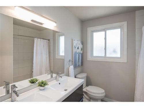 25 Duchess Drive, Cambridge, ON - Indoor Photo Showing Bathroom