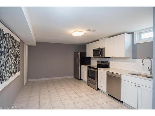 25 Duchess Drive, Cambridge, ON - Indoor Photo Showing Kitchen